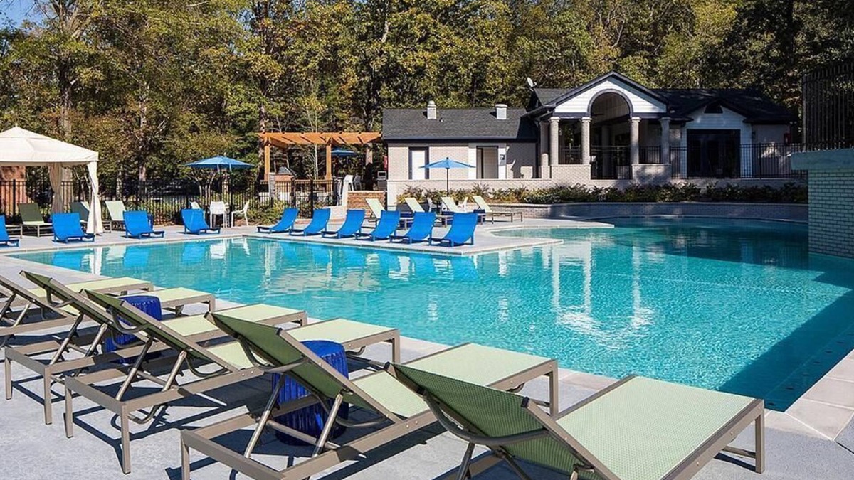 Meadowbrook Apartment | Landing at Inverness Cliffs Apartment Homes - 1 Bedroom in Downtown Meadowbrook