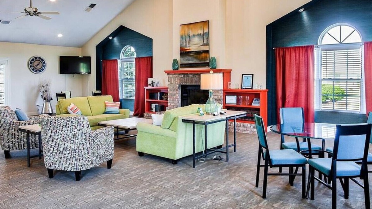 Fort Wayne Apartment | Landing at Island Club - 1 Bedroom in Downtown Fort Wayne