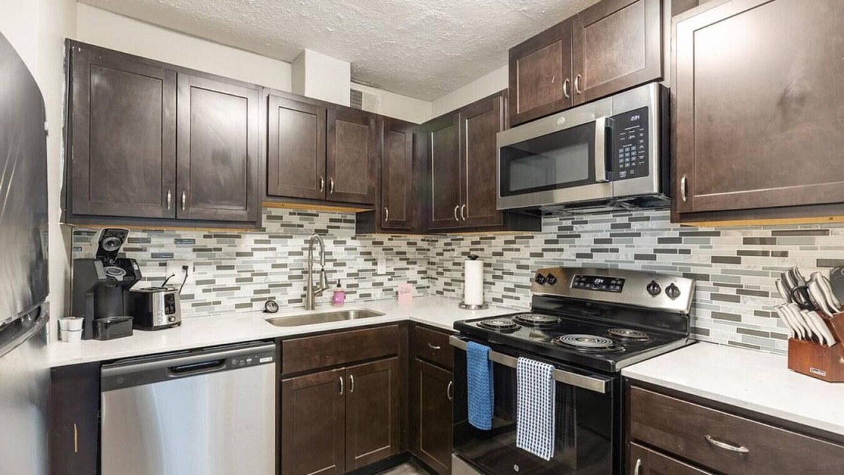 Indianapolis Apartment | Landing at Lake Castleton - 2 Bedrooms in I 69/Fall Creek