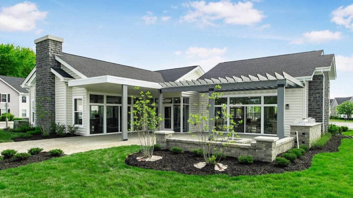 Lewis Center Apartment | Landing at Lake Club at Polaris - 2 Bedrooms in Downtown Columbus