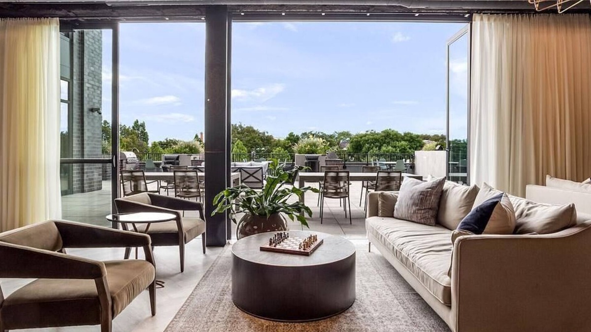 Logan Square Apartment | Landing at Logan Apartments - Studio in Logan Square