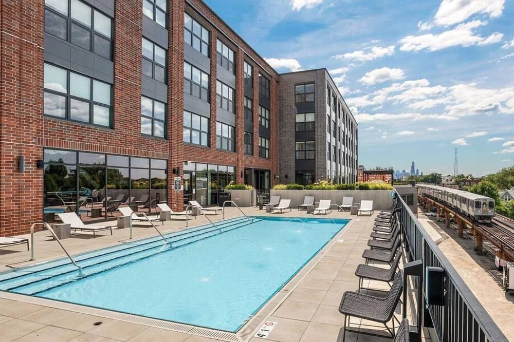 Logan Square Apartment | Landing at Logan Apartments - 1 Bedroom in Logan Square