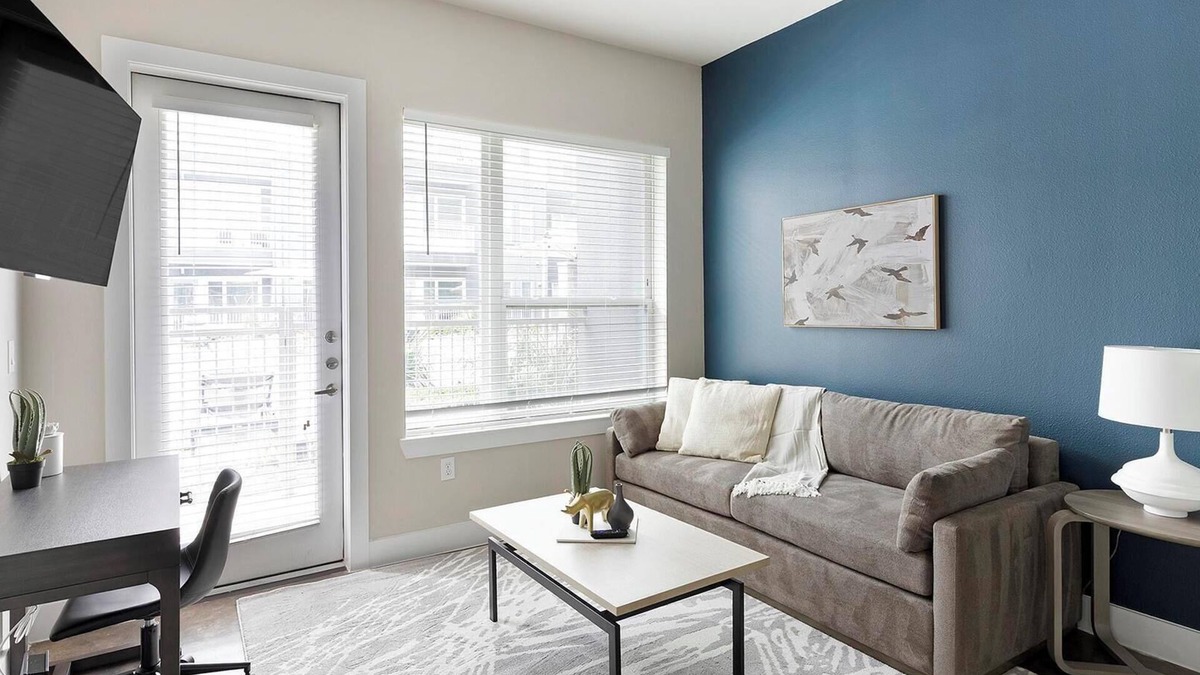 Old East Dallas Apartment | Landing at Macallan on Ross - 1 Bedroom in Old .