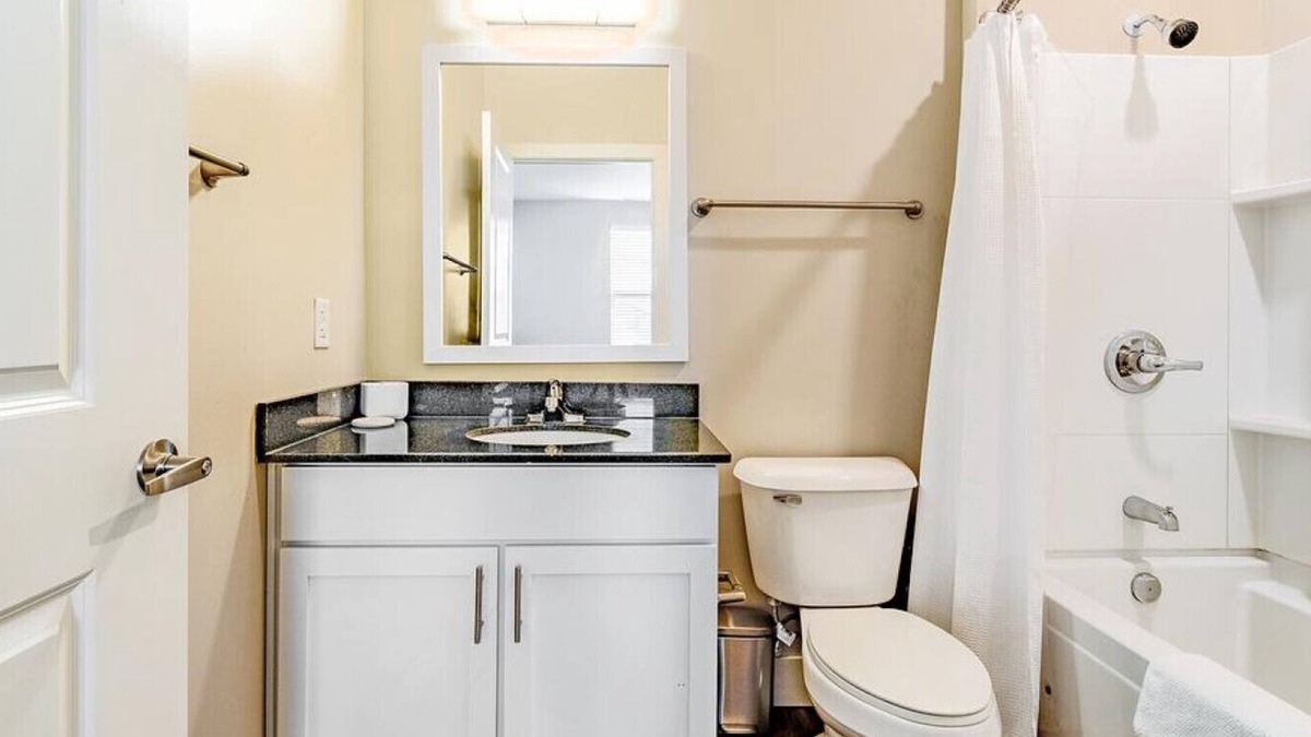 Toledo Apartment | Landing at Marina Lofts - 1 Bedroom in East Toledo