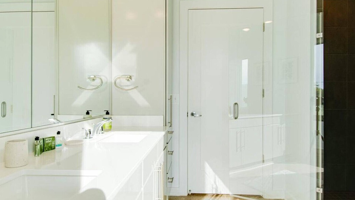 Baileys Crossroads Apartment | Landing at Mission Lofts - 1 Bedroom in Downtown Falls Church