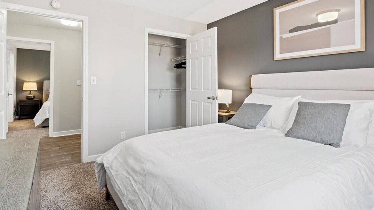 Southaven Apartment | Landing at Oak Hollow Apartments - 2 Bedrooms in Downtown Southaven