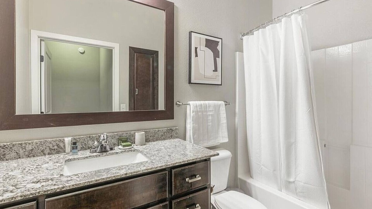 Minnetonka Apartment | Landing at Overlook on the Creek - 1 Bedroom in Downtown Minnetonka