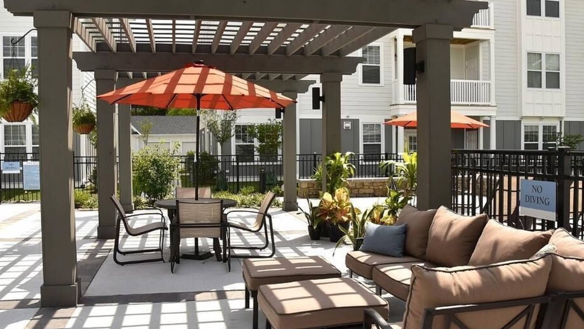 Norfolk - Virginia Beach Apartment | Landing at Park 216 Apartments - 1 Bedroom in Downtown Suffolk