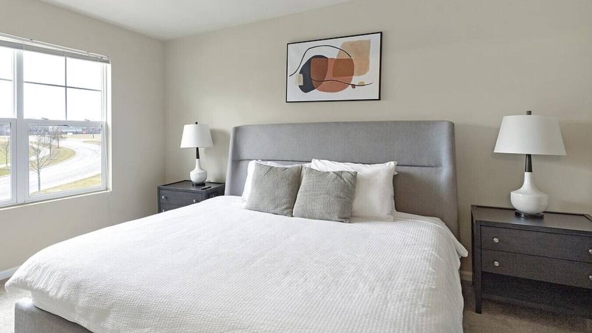 North Aurora Apartment | Landing at Randall Highlands - 3 Bedrooms in West Aurora