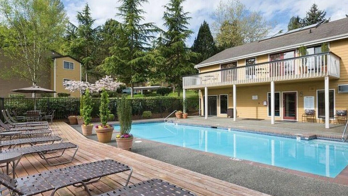Downtown Apartment | Landing at Skyline Redmond - 1 Bedroom in Grass Lawn