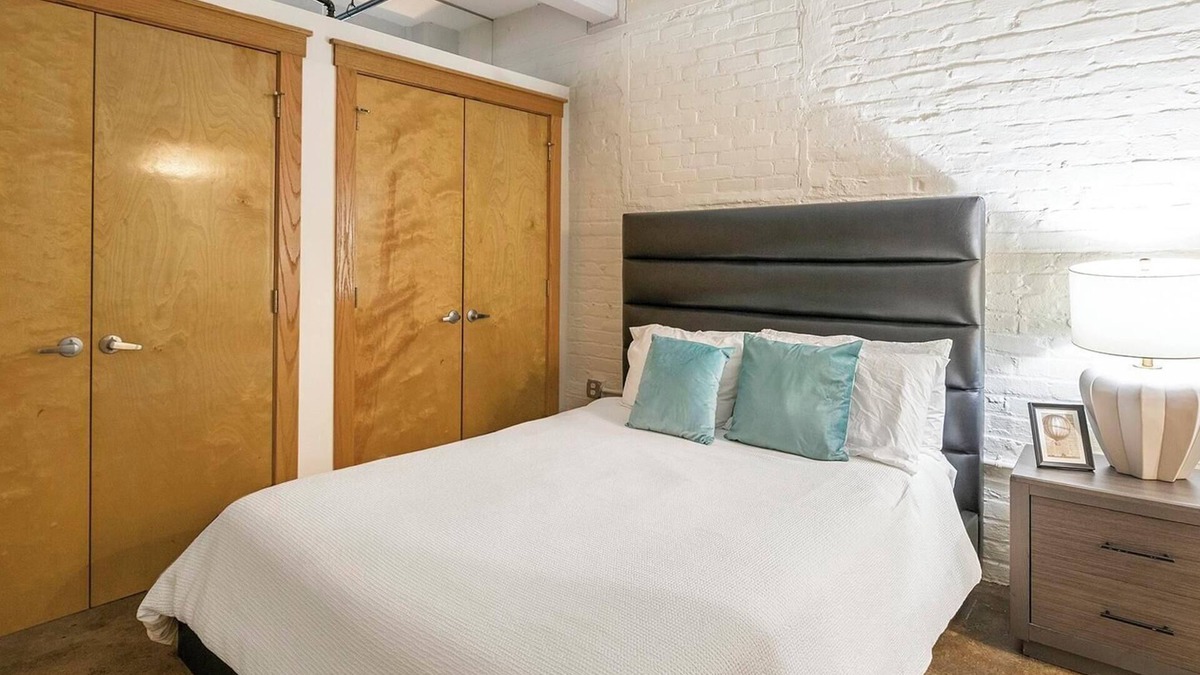 Petersburg Apartment | Landing at Star Lofts - 2 Bedrooms in Petersburg