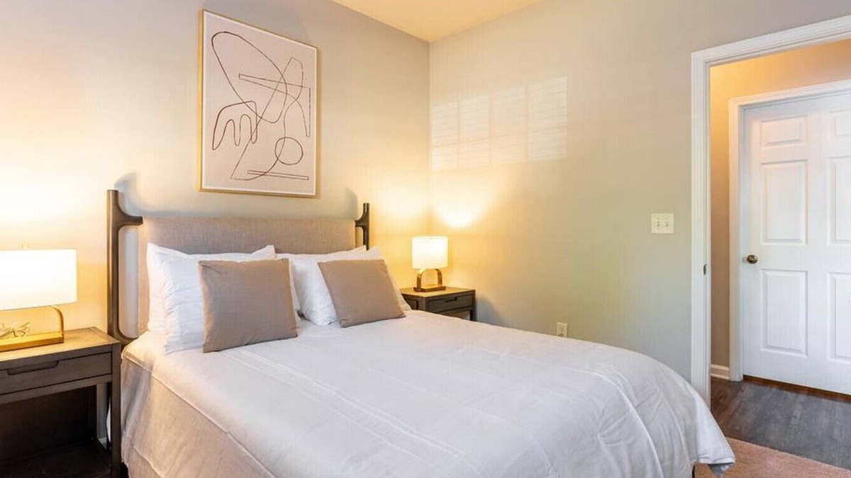 Midlothian Apartment | Landing at Swift Creek Commons Apartments - 3 Bedrooms in Brandermill