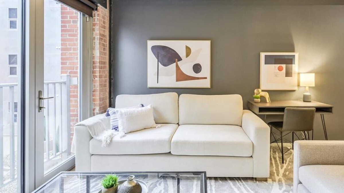 Southeast Omaha Apartment | Landing at The Breakers - 1 Bedroom in Downtown