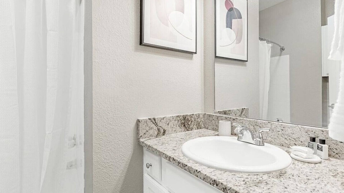 Germantown Apartment | Landing at The Bridges At Germantown - 2 Bedrooms in Downtown Germantown