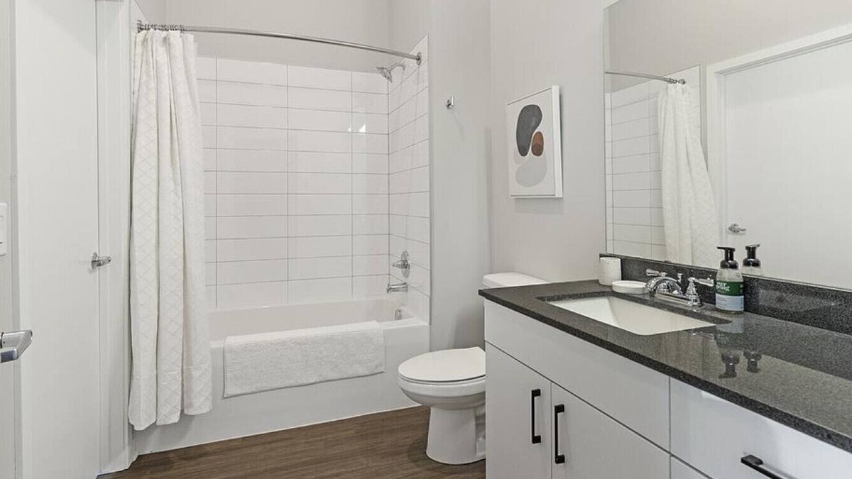 Riverside Apartment | Landing at The Darby at Briarcliff - 1 Bedroom in Downtown North Kansas City
