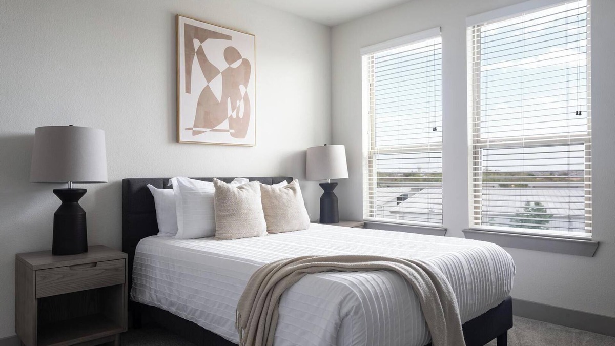 Manor Apartment | Landing at The Flats at Shadowglen - 1 Bedroom .