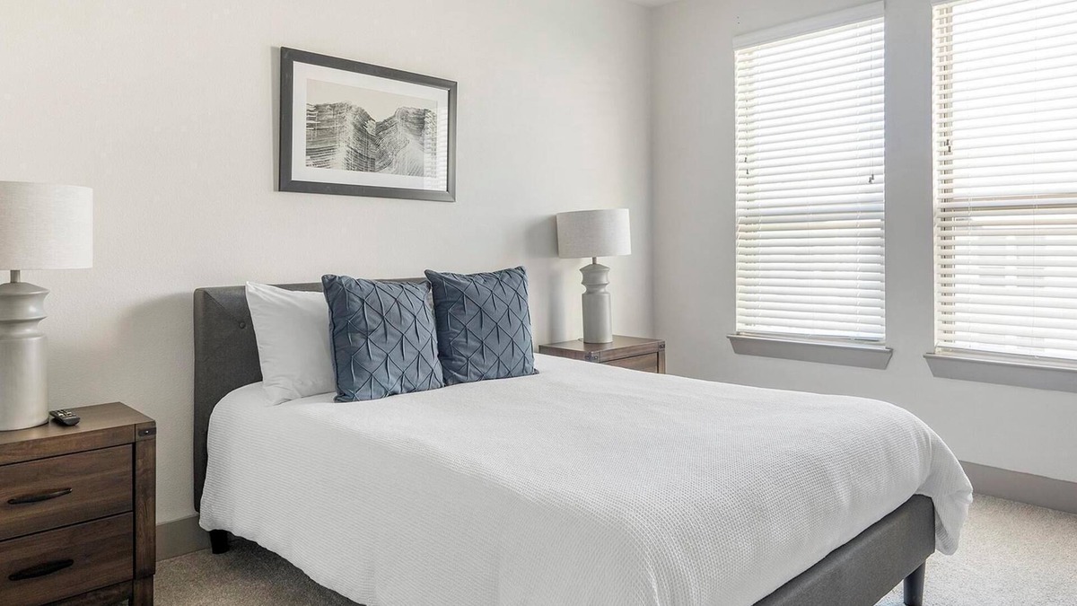 Manor Apartment | Landing at The Flats at Shadowglen - 1 Bedroom .