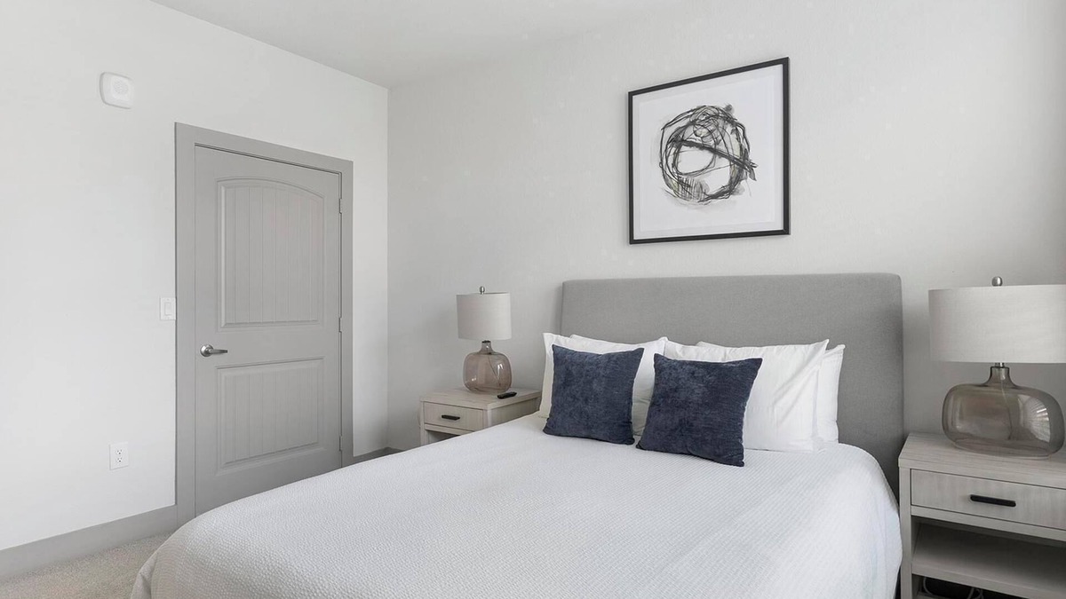 Manor Apartment | Landing at The Flats at Shadowglen - 1 Bedroom .