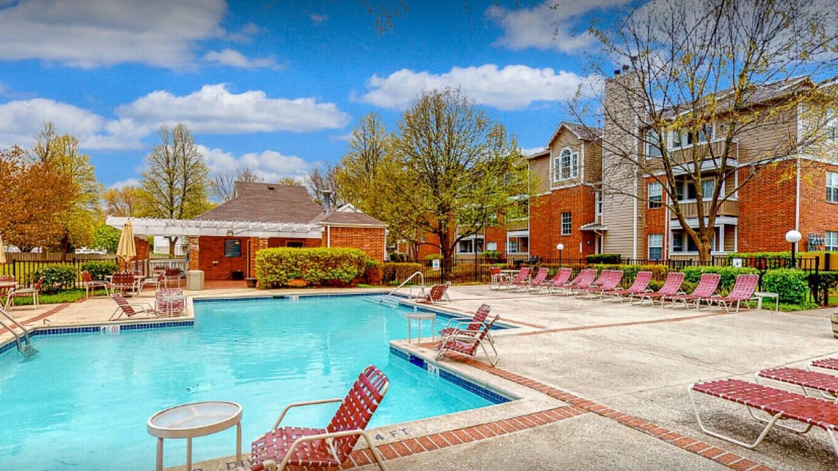 Chicago Apartment | Landing at The Green at Chevy Chase - 2 Bedrooms in Downtown Buffalo Grove