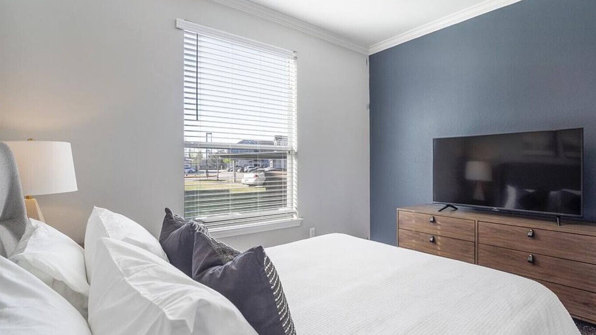 Atascocita Apartment | Landing at The Henry at Woodland Hills - 1 Bedroom in Atascocita