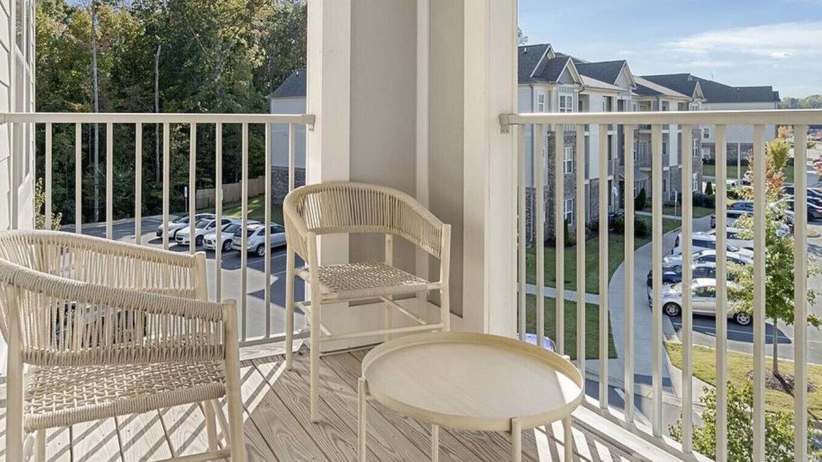 Clayton Apartment | Landing at The Pines at Glen Laurel - 2 Bedrooms in Downtown Clayton