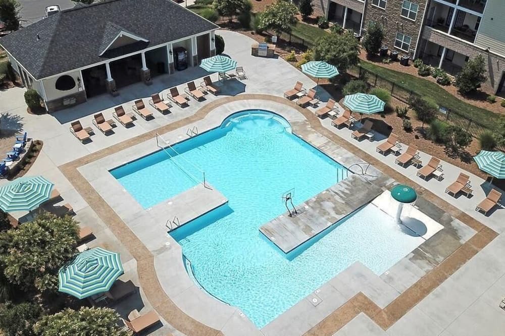 Greensboro Apartment | Landing at The Plantation at Pleasant Ridge - 2 Bedrooms in Downtown Greensboro