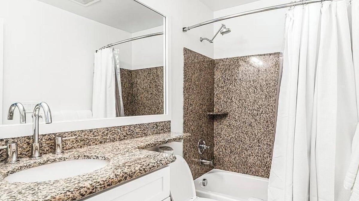 Lakeview Apartment | Landing at Villaggio on Yarrow Bay - 1 Bedroom in Lakeview