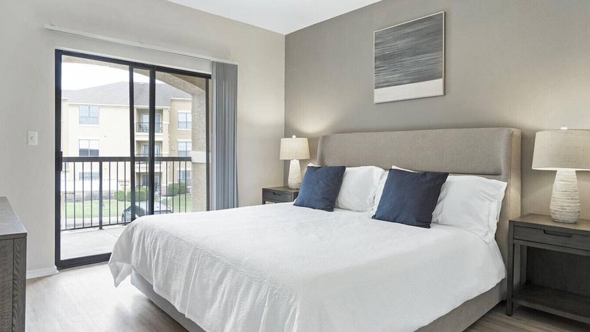 Lewisville Apartment | Landing at Villas of Vista Ridge - 3 Bedrooms in Downtown Lewisville