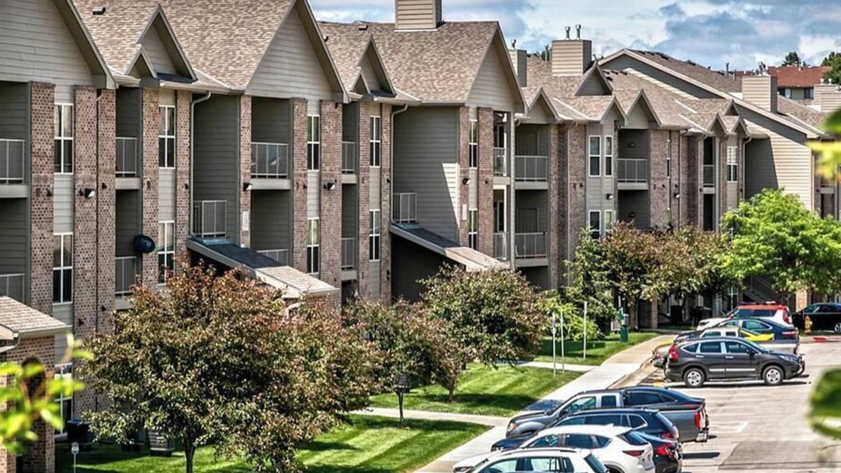 Omaha Apartment | Landing at Whispering Hills - 1 Bedroom in Northwest Omaha