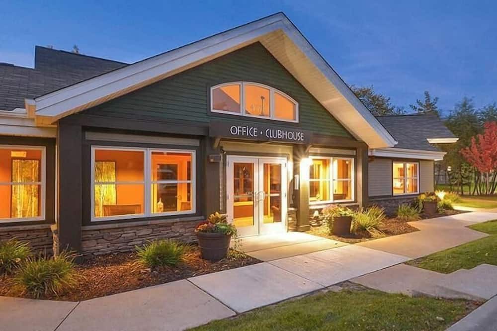 North Oaks Apartment | Landing at White Bear Woods - 2 Bedrooms in Downtown White Bear Lake