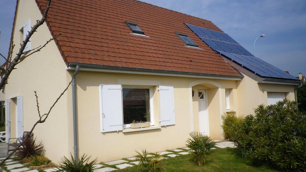 Lion-sur-Mer House | Landing beach: house with a quiet and pleasant garden