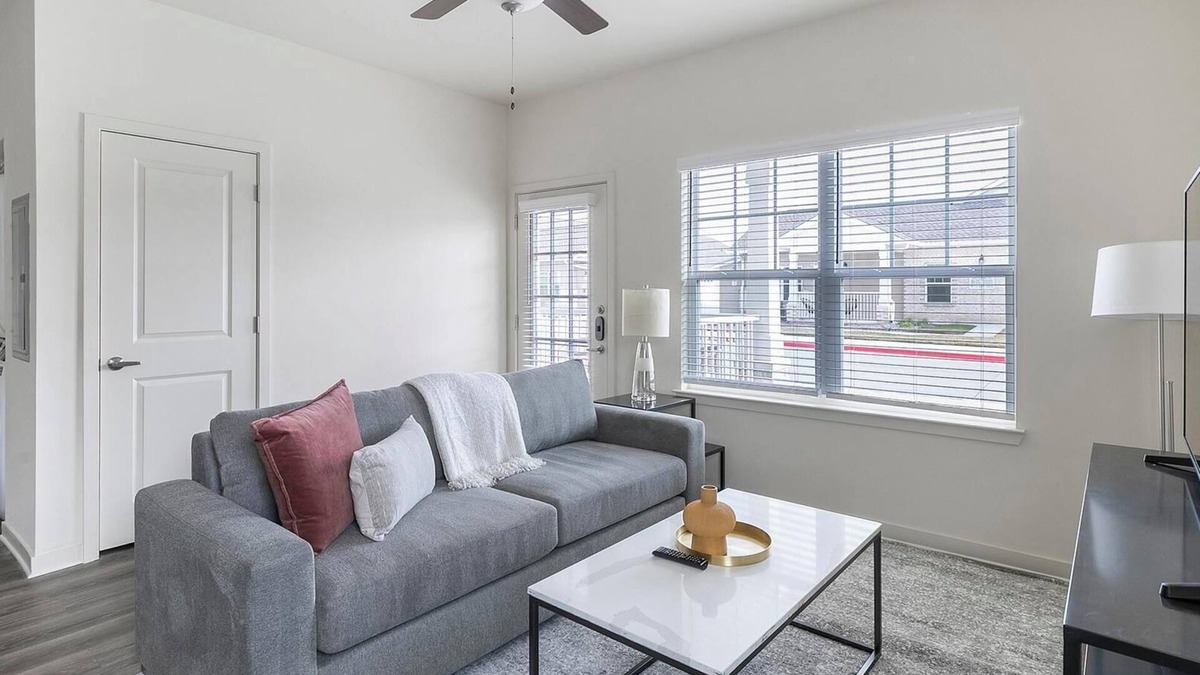 Fort Worth Apartment | Landing | Beautiful 1BD, Gym, Yoga Studio