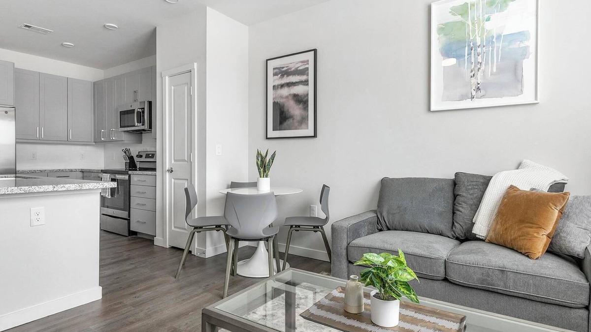 Spring Branch East Apartment | Landing | Beautiful 1BD, Gym, Pool