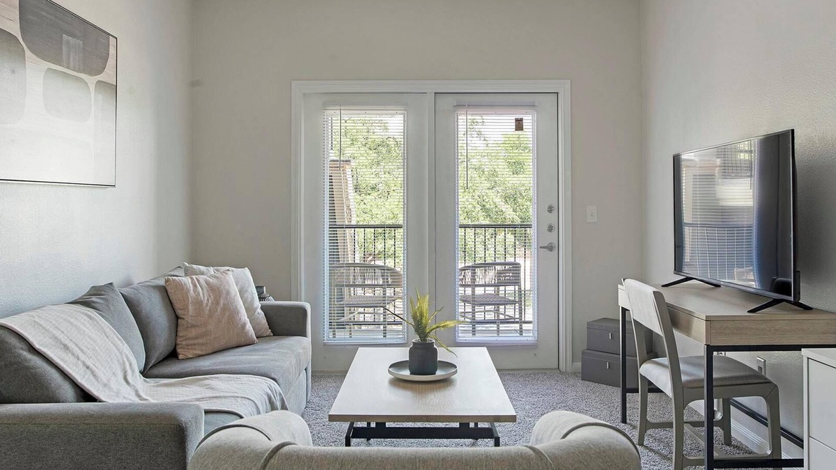 Sweetbriar Apartment | Landing | Beautiful 1BD, Gym, Pool