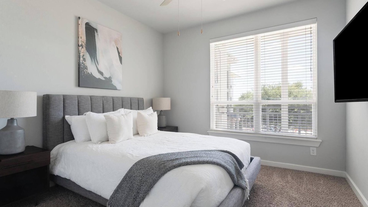 Buda Apartment | Landing | Beautiful 1BD, Gym, Yoga Studio