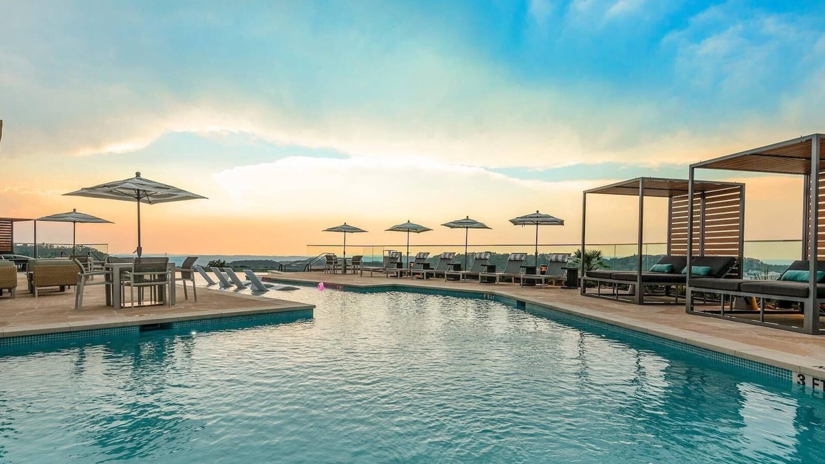 Austin Apartment | Landing | Beautiful 1BD, Pool, Clubhouse