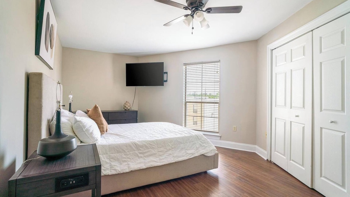 Mid City North Apartment | Landing | Beautiful 2BD, Gym, Pool