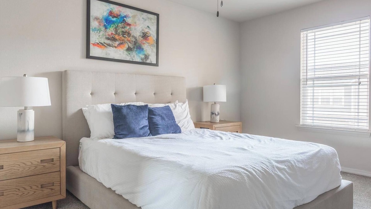 Broken Arrow Apartment | Landing | Chic 1BD, Courtyard, Gym