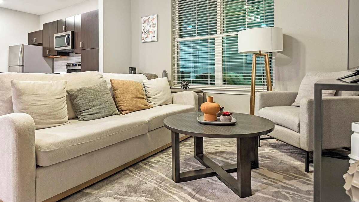 Chesterfield Apartment | Landing | Chic 1BD, Gym, Pool