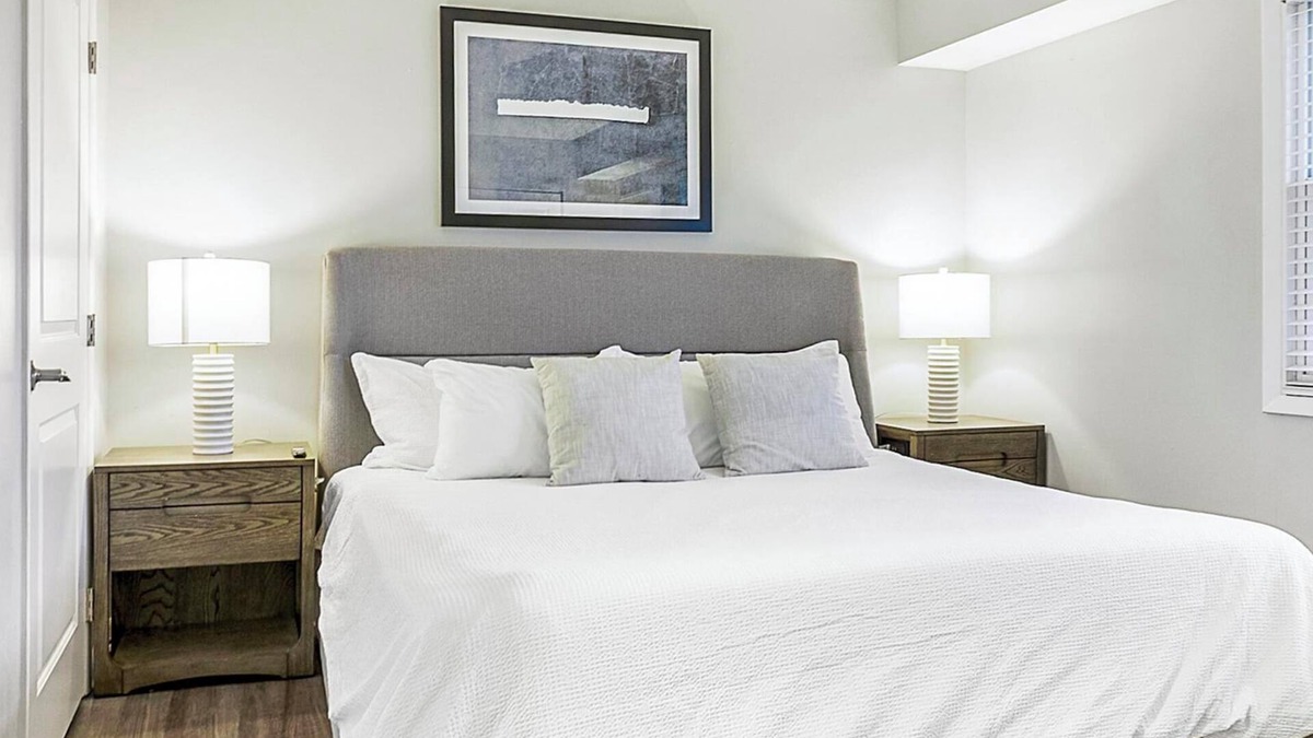 Indianapolis Apartment | Landing | Chic 1BD, Gym, Courtyard