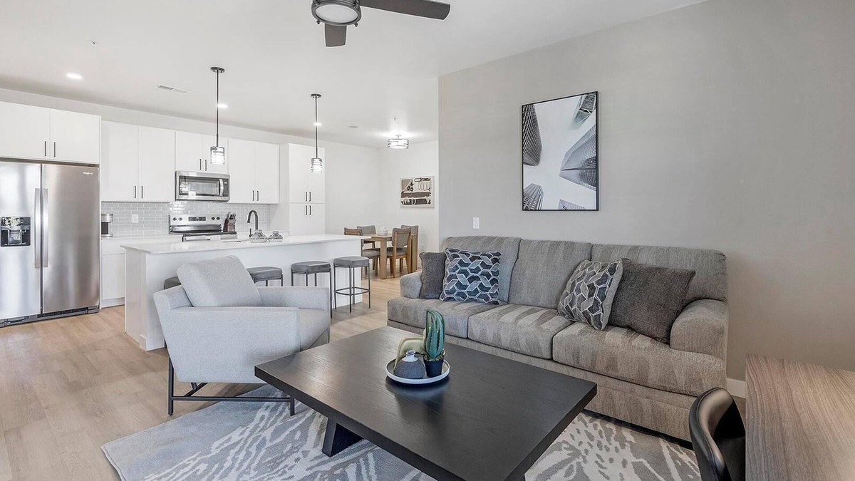 Casa Grande Apartment | Landing | Chic 2BD, Clubhouse, Gym