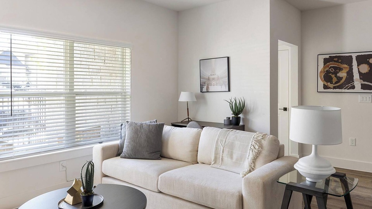 Venus Apartment | Landing | Chic 2BD, Clubhouse, Gym