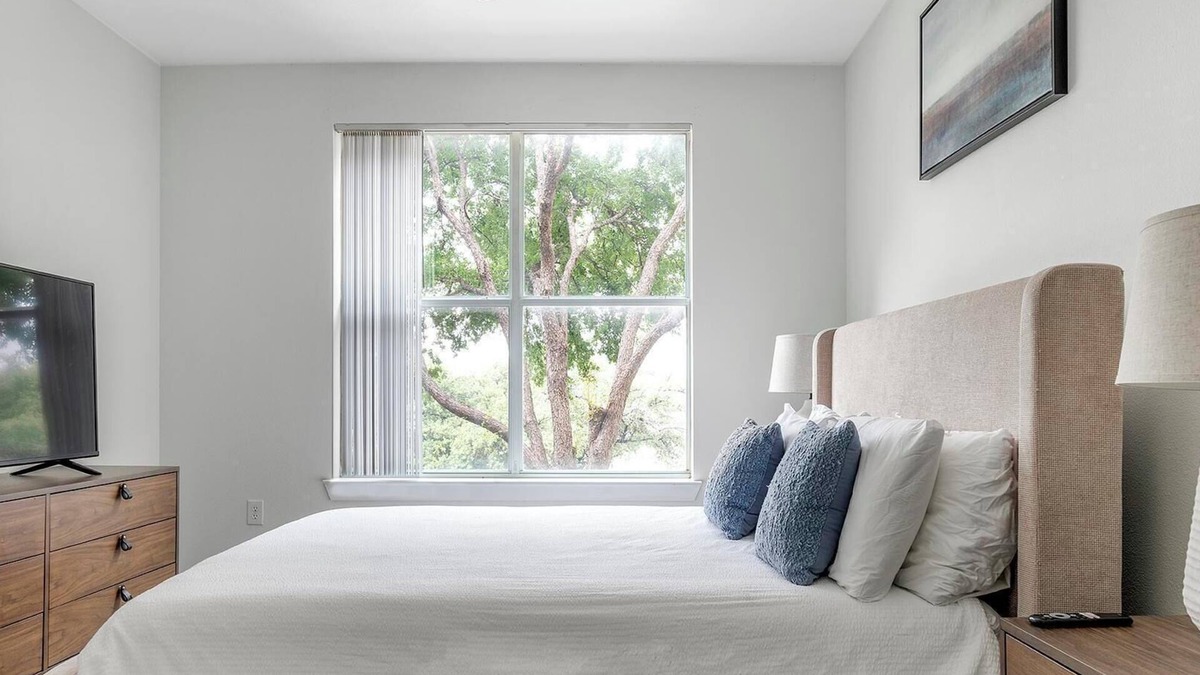 Irving Apartment | Landing | Chic 2BD, Courtyard, Pool