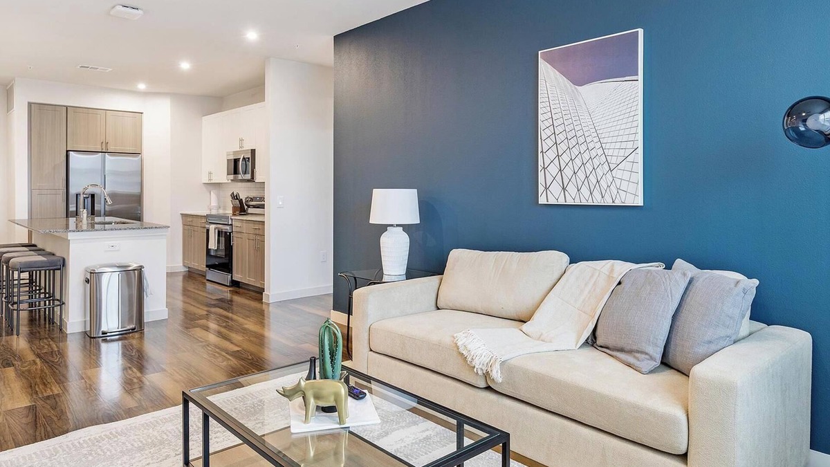 Fate Apartment | Landing | Chic 2BD, Gym, Pool