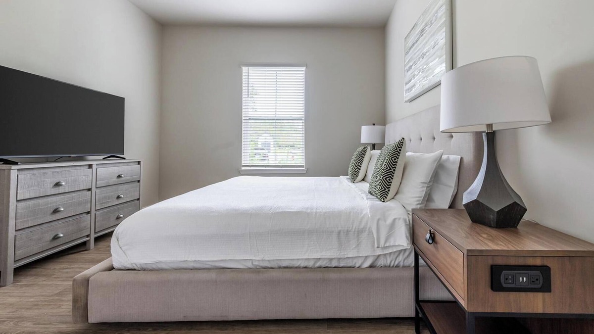 Wimauma Apartment | Landing | Chic 2BD, Pool, Clubhouse