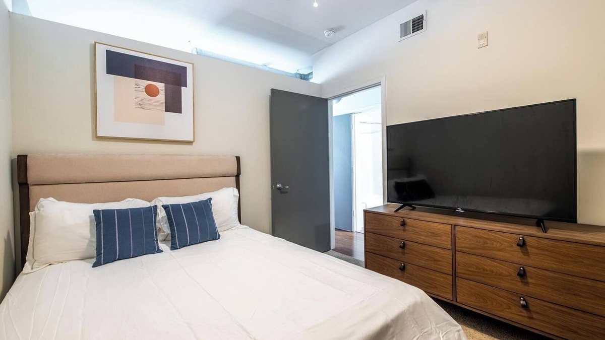 Church Hill Apartment | Landing | Incredible 1BD, Courtyard, Gym