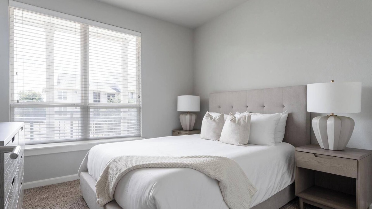 Buda Apartment | Landing | Modern 1BD, Gym, Clubhouse