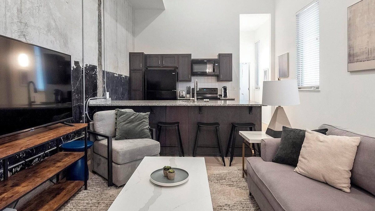 Downtown Memphis Apartment | Landing | Modern 1BD, Gym, Courtyard