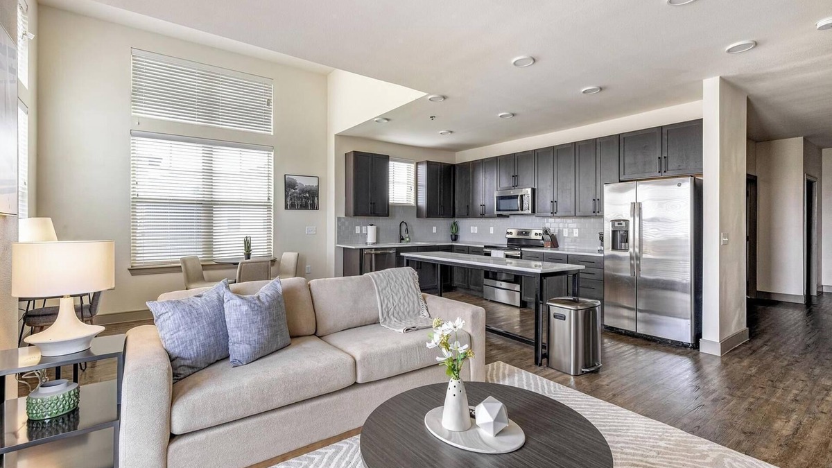 Denton Apartment | Landing | Modern 2BD, Gym, Courtyard