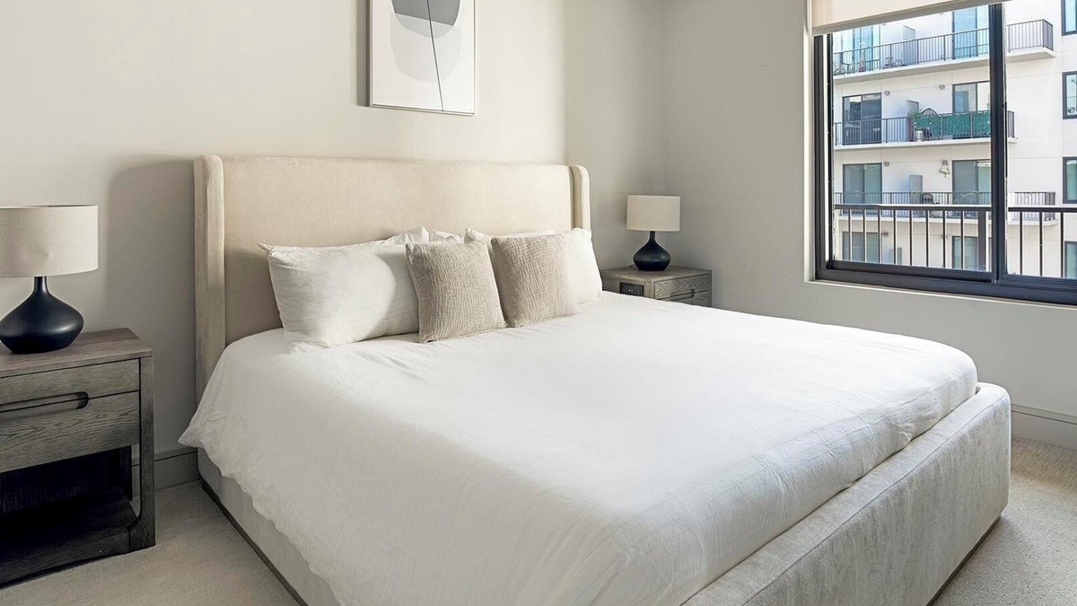 Houston Apartment | Landing | Modern 2BD, Tennis Court, Gym